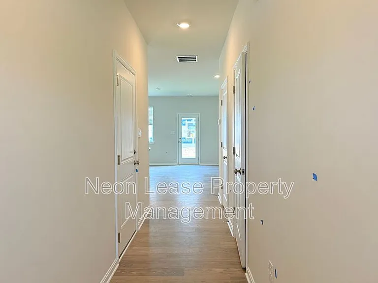 529 Colette St — Photo 2