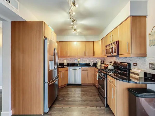 3640 N California Ave #1, Chicago, IL 60618