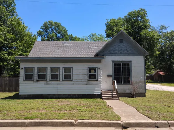 111 N Ash St, Webb City, MO 64870