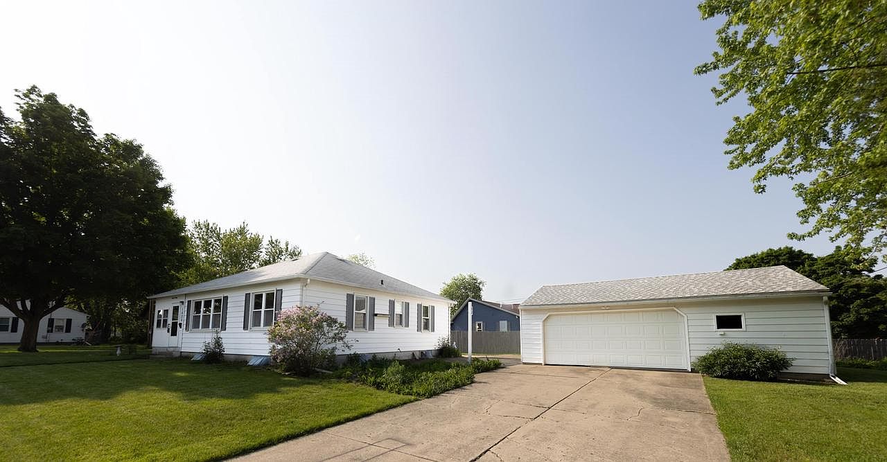 1620 Laurel AVENUE, Janesville, WI 53548 Zillow