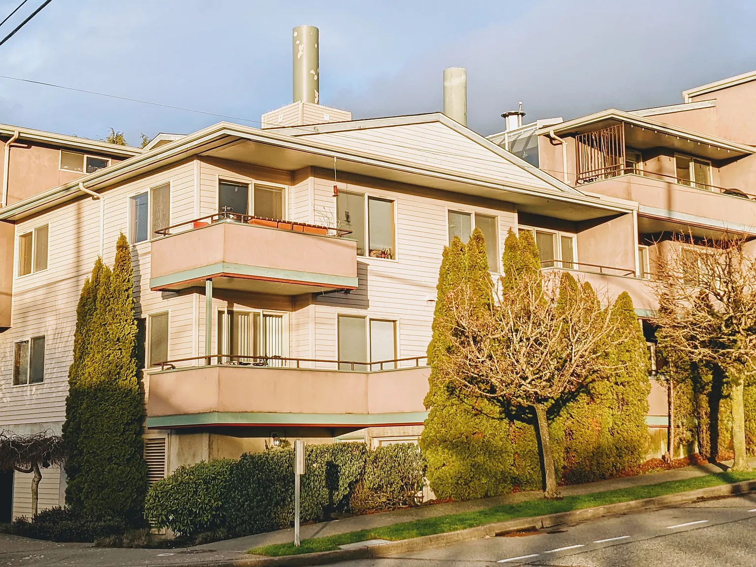 Crown Ridge Apartments — Photo 1