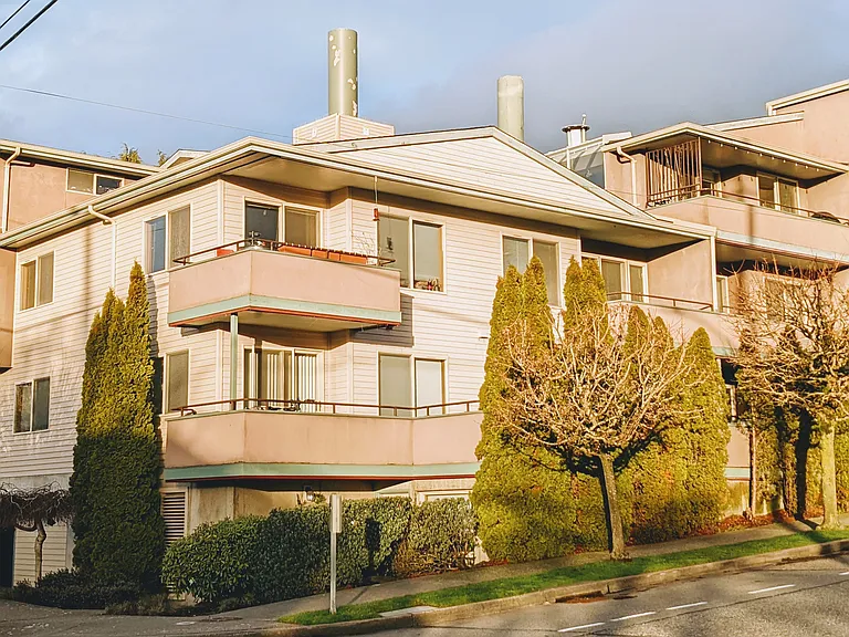 Crown Ridge Apartments — Photo 1