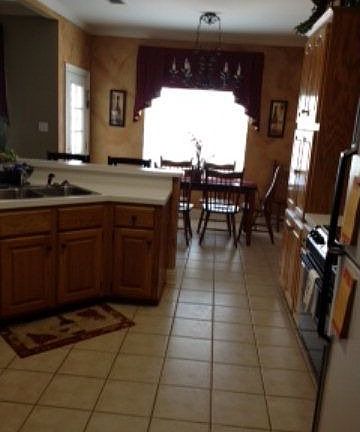 3rd image of 331 Hawthorne Dr