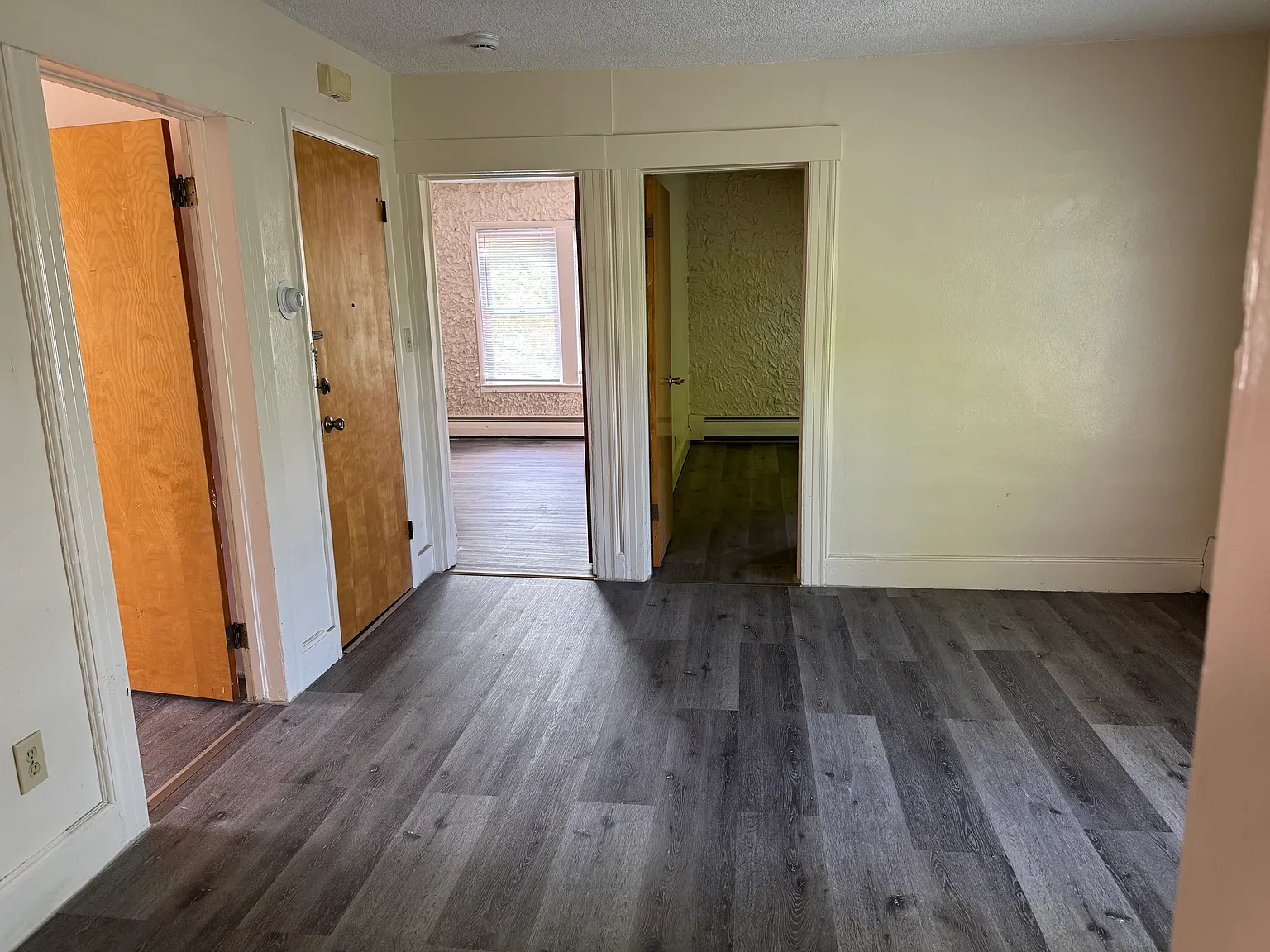 3 bed, 1200 sqft, $1,350 — Photo 4
