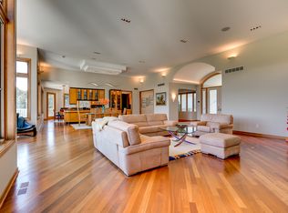 14 Lake Ct, North Oaks, MN 55127