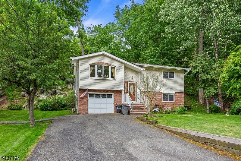 1st image of 19 Fordham Trl