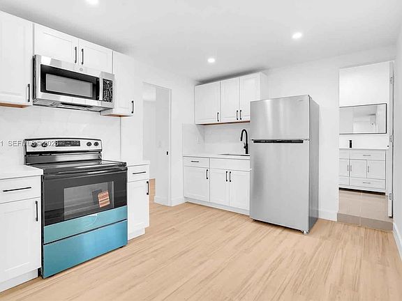 3rd image of 2419 Coolidge St #B