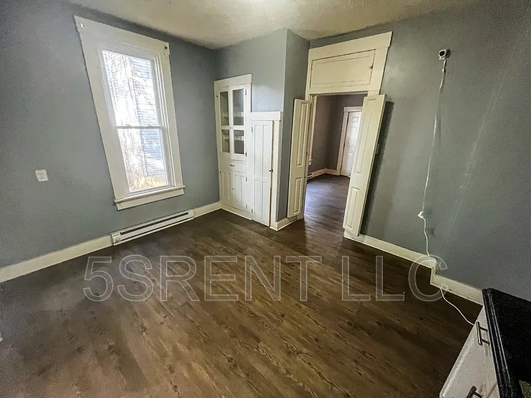 406 Gray Ave — Photo 4