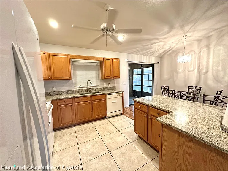 2306 Hidden Creek Cir — Photo 10