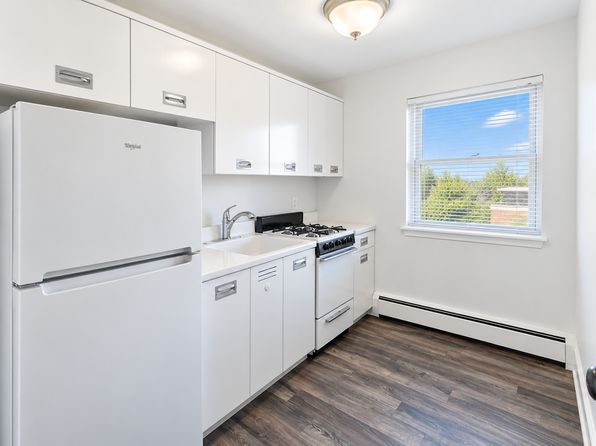 1573 Hartford Ave #10