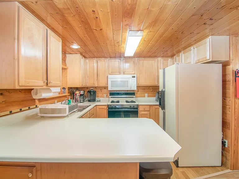 45621 King Dr — Photo 10