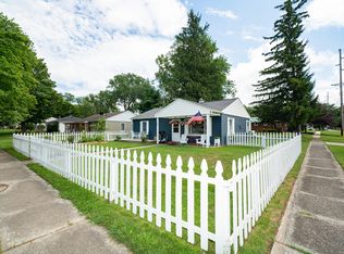 102 Buckeye St, Three Oaks, MI 49128