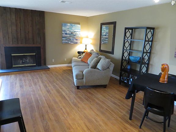 3rd image of 9311 S Pointe Lasalles Dr