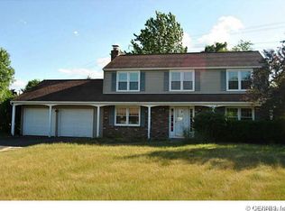 102 Old Mill Rd, Farmington, NY 14425