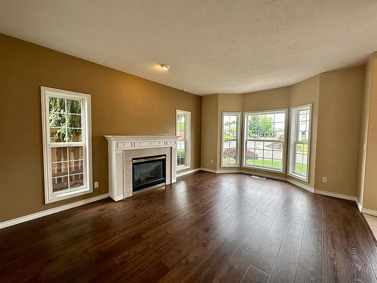 483 Yellowstone Dr S — Photo 4