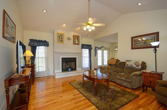 2nd image of 310 Heritage Ln