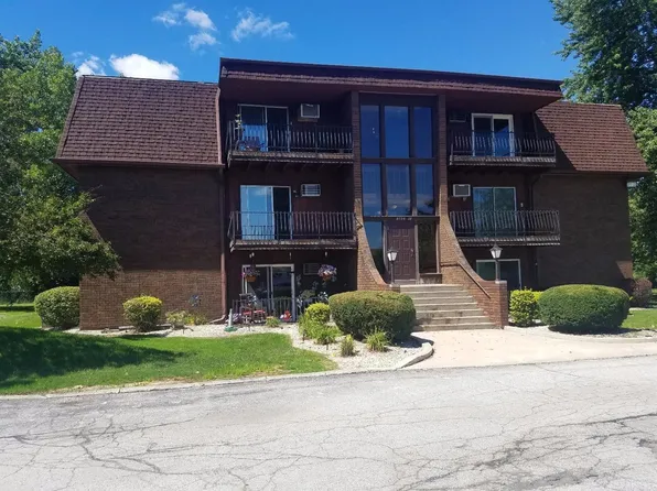 9726 5th St APT 1D, Highland, IN 46322
