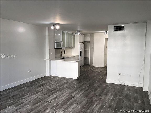 5th image of 999 Brickell Bay Dr APT 306