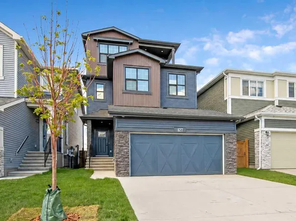 127 E Creekstone Park SW, Calgary, AB T2X 5E9