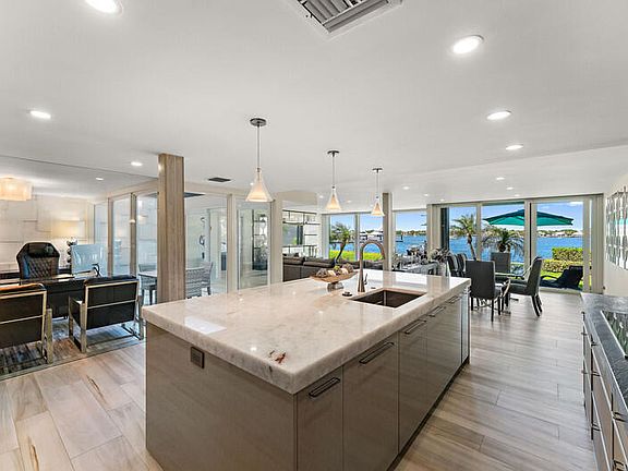 5th image of 132 Lakeshore Drive #G28-G-29