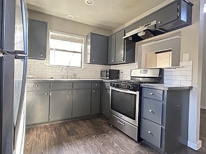 1st image of 970 N Lewis Ave