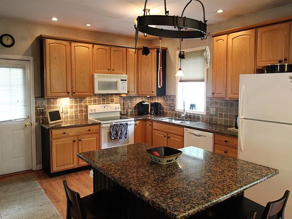 4th image of 26 Chapman Cir