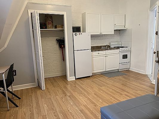 3rd image of 314 W 90th St