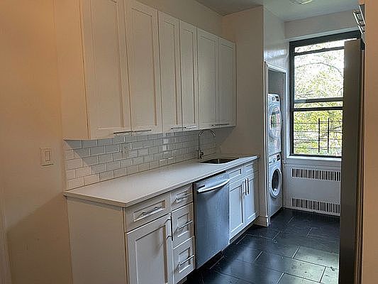 2nd image of 3240 Henry Hudson Pkwy E #4E