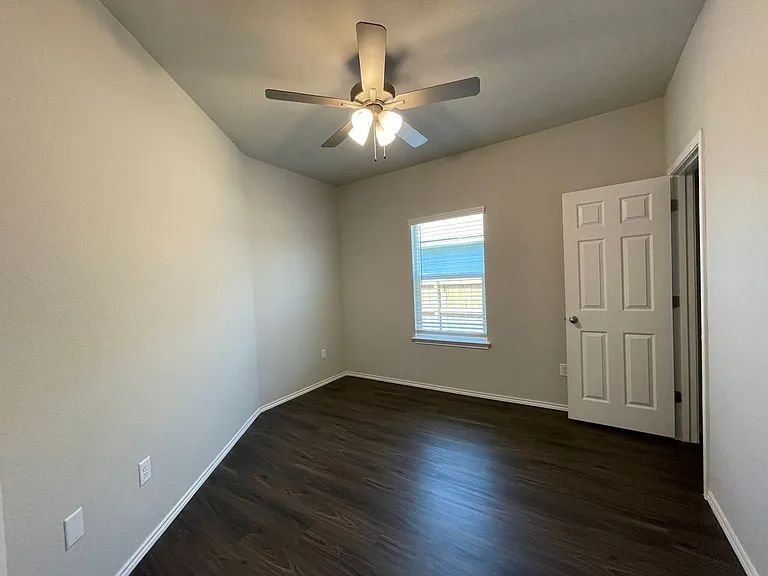 625 Heathers Way — Photo 10