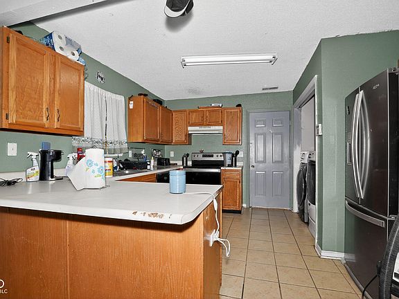 3rd image of 181 Woodstream Ct