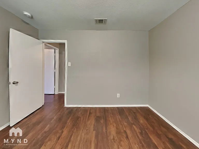 327 W Little Creek Rd — Photo 11