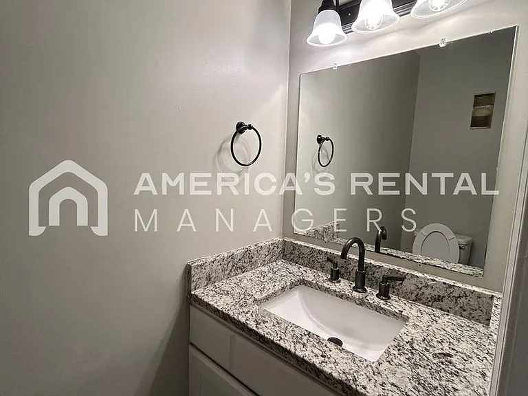 2422 Hampstead Dr — Photo 7