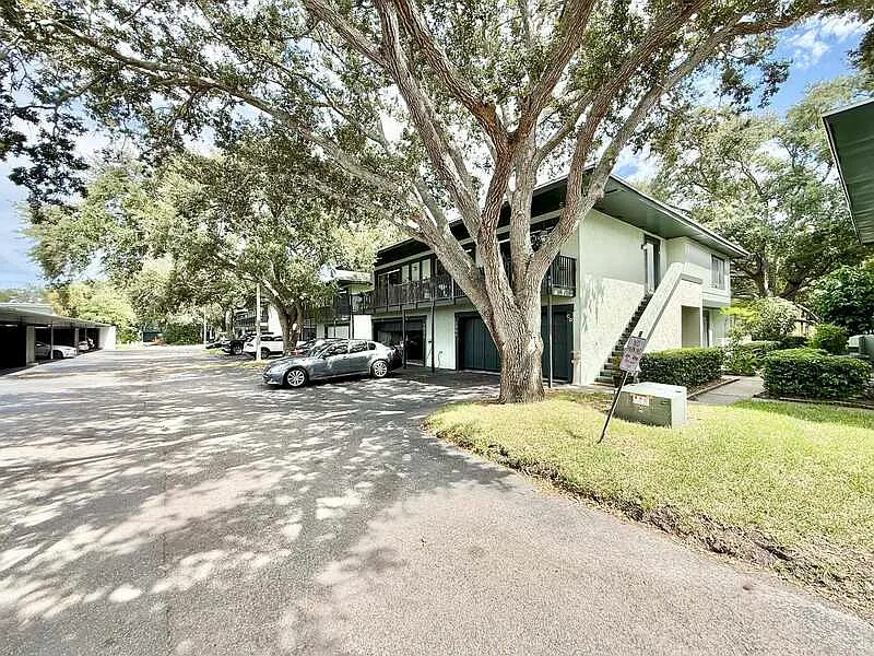2 bed, 1.5 bath, 853 sqft, $1,895 — Photo 4
