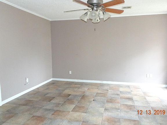 4th image of 1601 Lakeside Dr