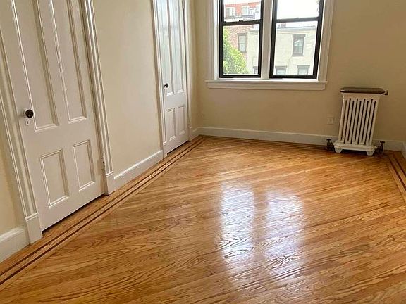 4th image of 40 Montgomery Pl APT 4
