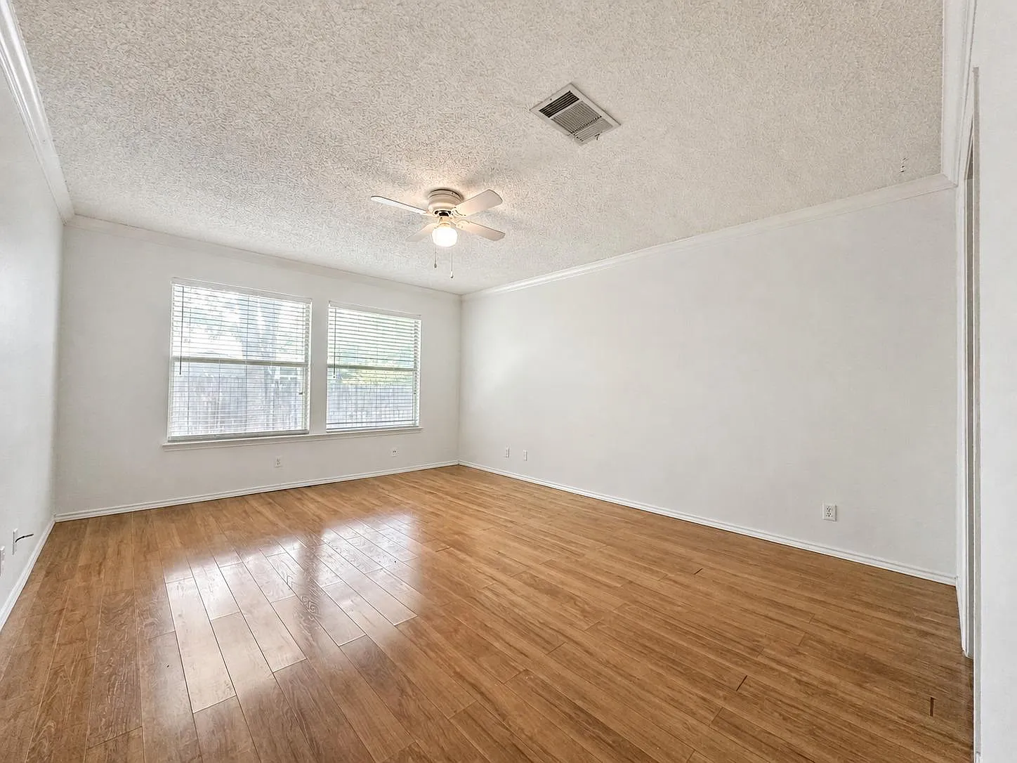 3 bed, 2.0 bath, 1553 sqft, $1,850 — Photo 4