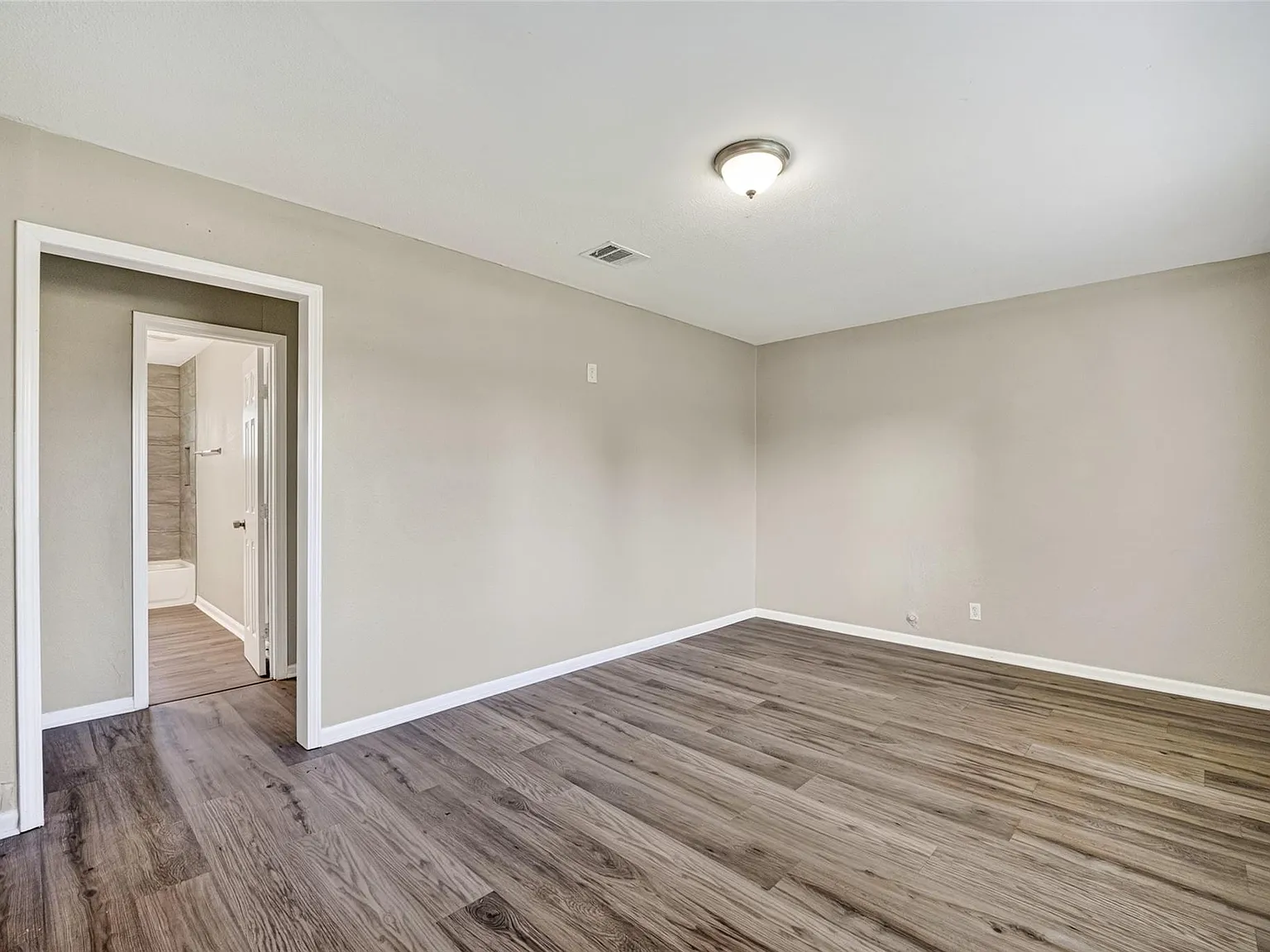 4 bed, 2.0 bath, 1550 sqft, $1,600 — Photo 4