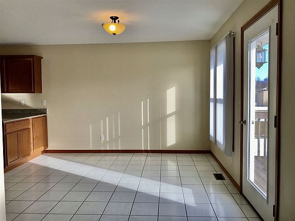 4th image of 15561 Summerbrooke Ln