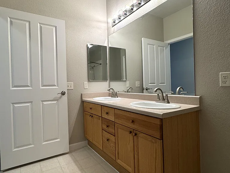 8465 S Holland Way #1-202 — Photo 23