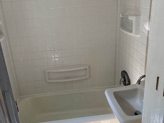 5th image of 209-211 N Bromley Ave #1A