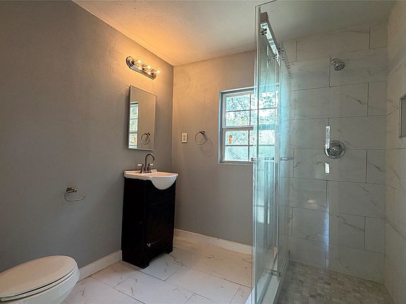 5th image of 2522 N Hughes Ave