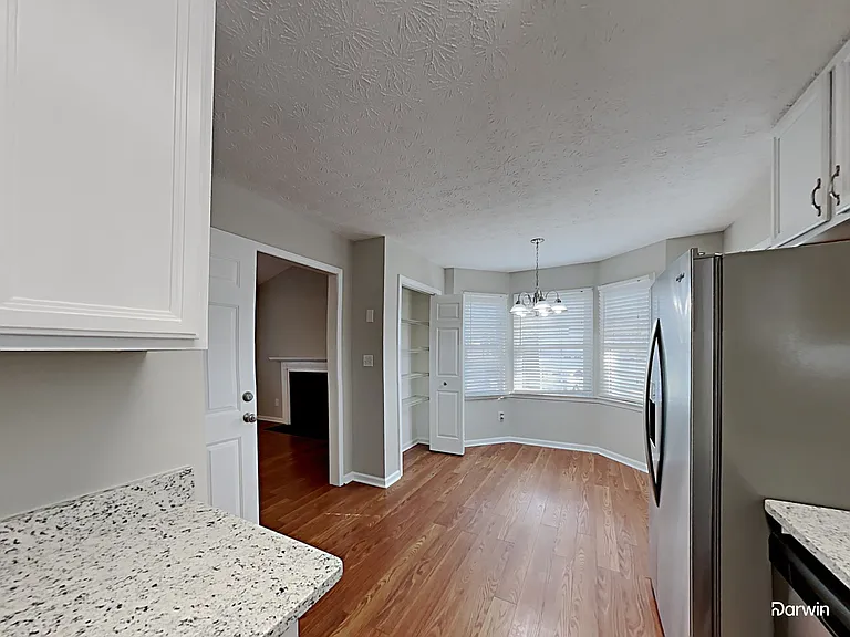383 Robin Hood Dr — Photo 4