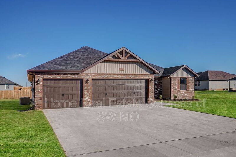 1st image of 528 Evergreen Ave