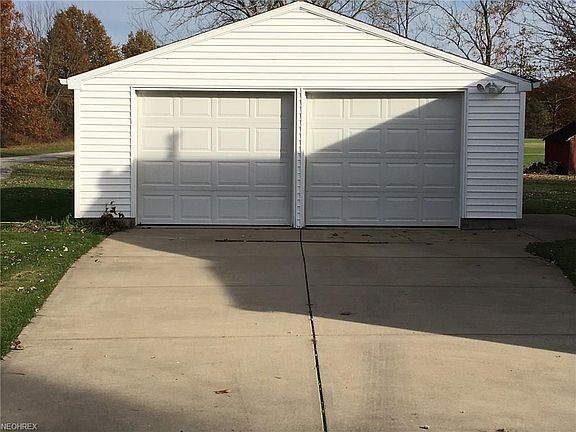 3rd image of 5818 Mahoning Ave