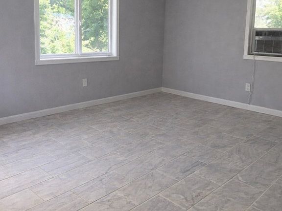 3rd image of 331 W Delano Ave