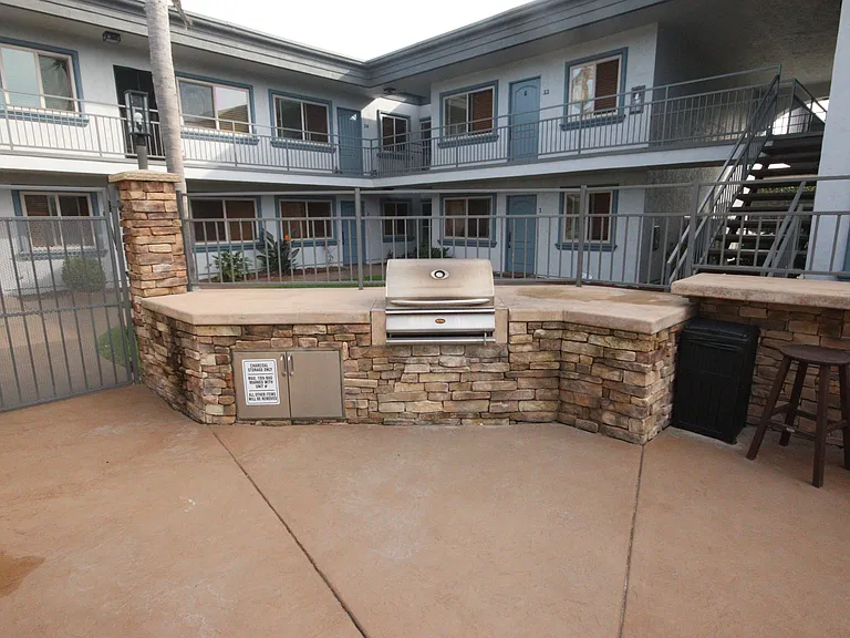 1450 Iris Ave #11 — Photo 4