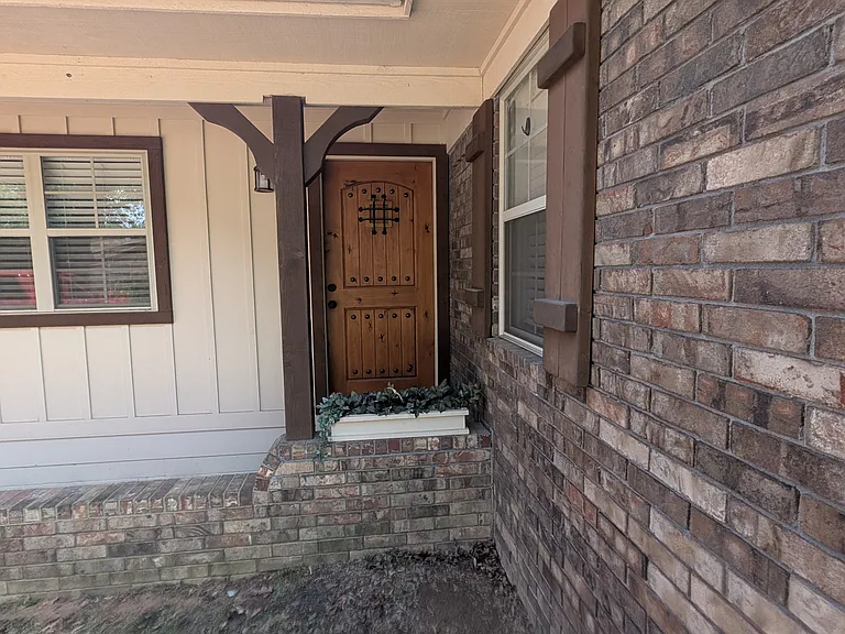435 Gunther Cir — Photo 1
