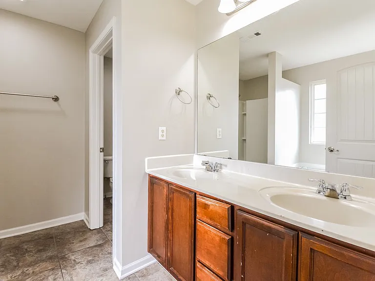320 Birchclay Point N — Photo 11