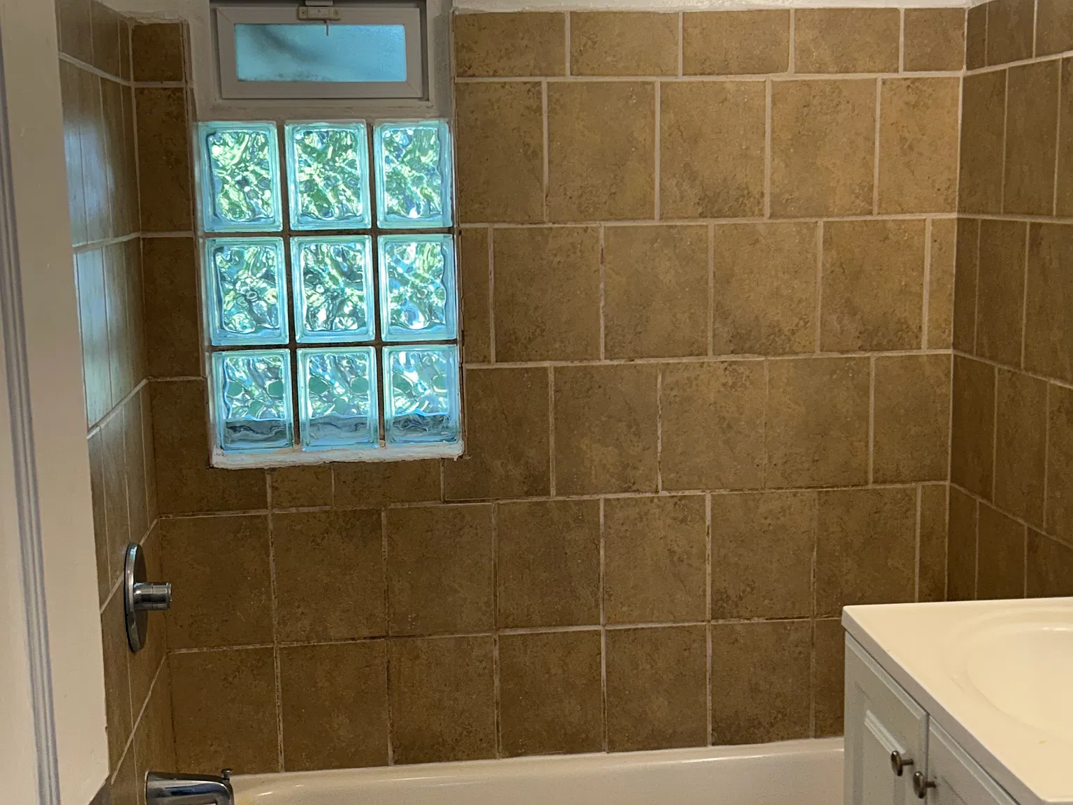 3 bed, 1.5 bath, 1200 sqft, $1,350 — Photo 1