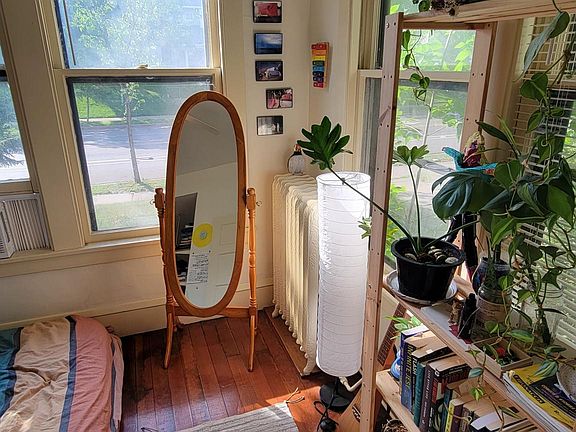 2nd image of 1005 University Ave SE #3